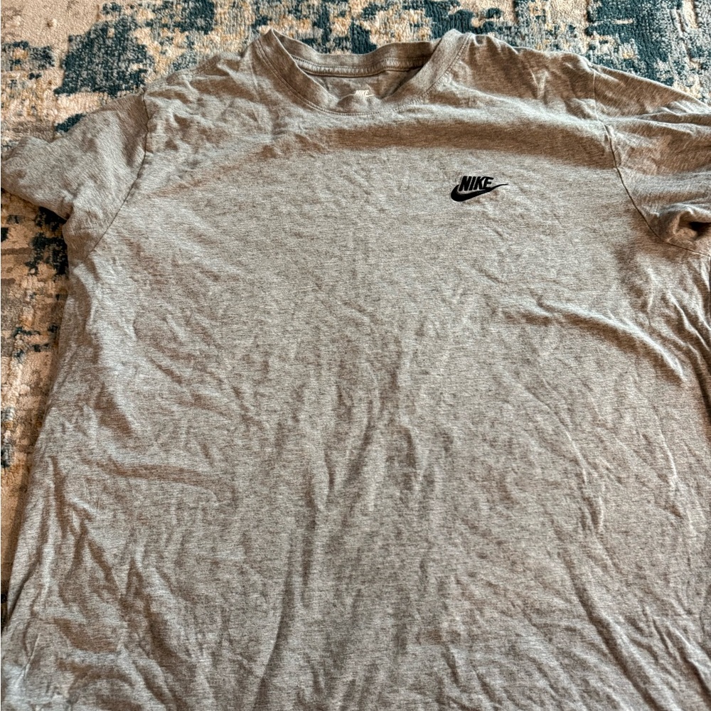 Nike Men's Heather Gray Short Sleeve Tee